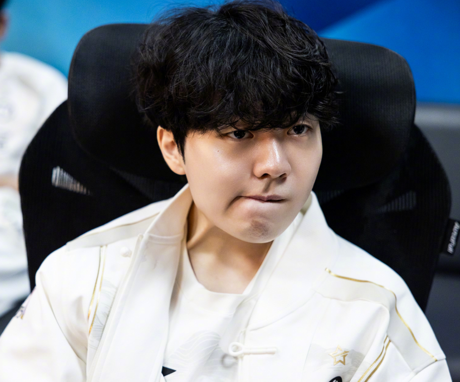 开云在线入口 -Rookie在IG比赛中赛事规则更新，连败引发热议！(rookie在ig第一场比赛)